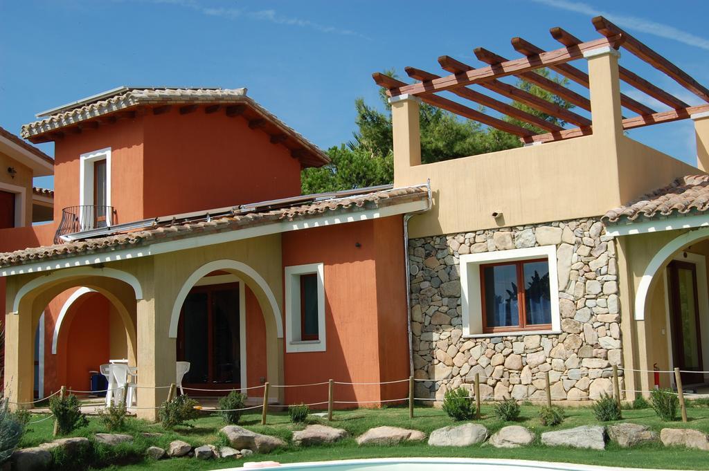 I Lentischi Aparthotel Villasimius Bagian luar foto